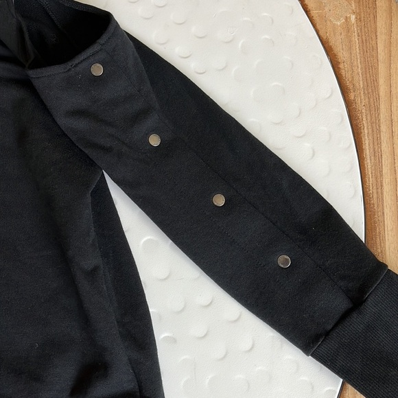 VINCE CAMUTO Women's Black Long Sleeve Cold Shoulder Top - Size S - Picture 11 of 14